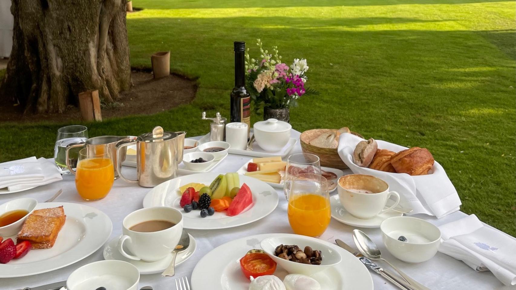 Un desayuno en Finca Cortesín.