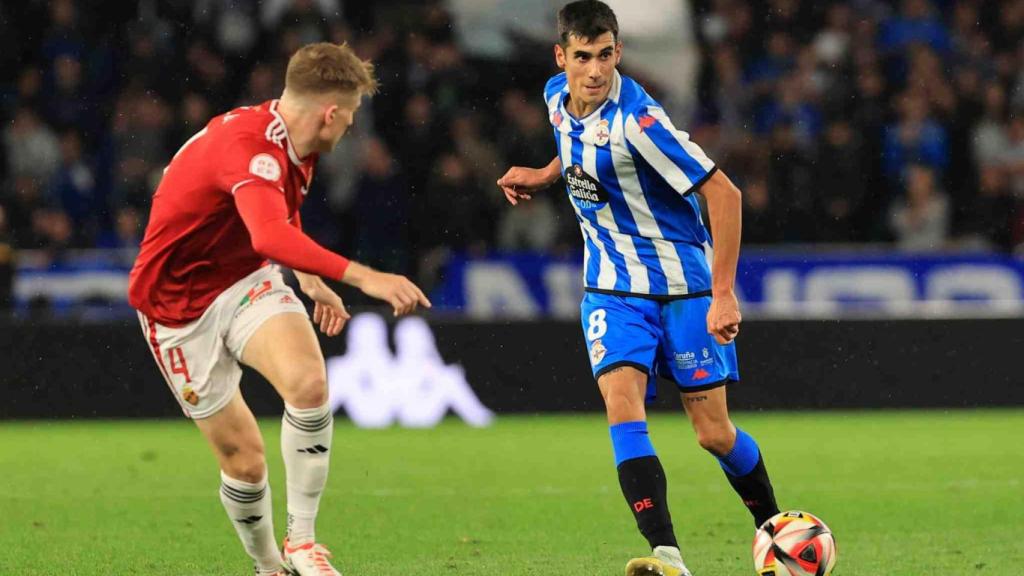 Villares en un lance del juego en el partido ante el Nástic