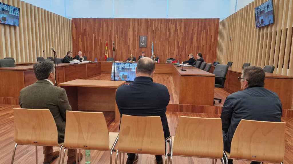 Imagen de los tres acusados en el juicio.