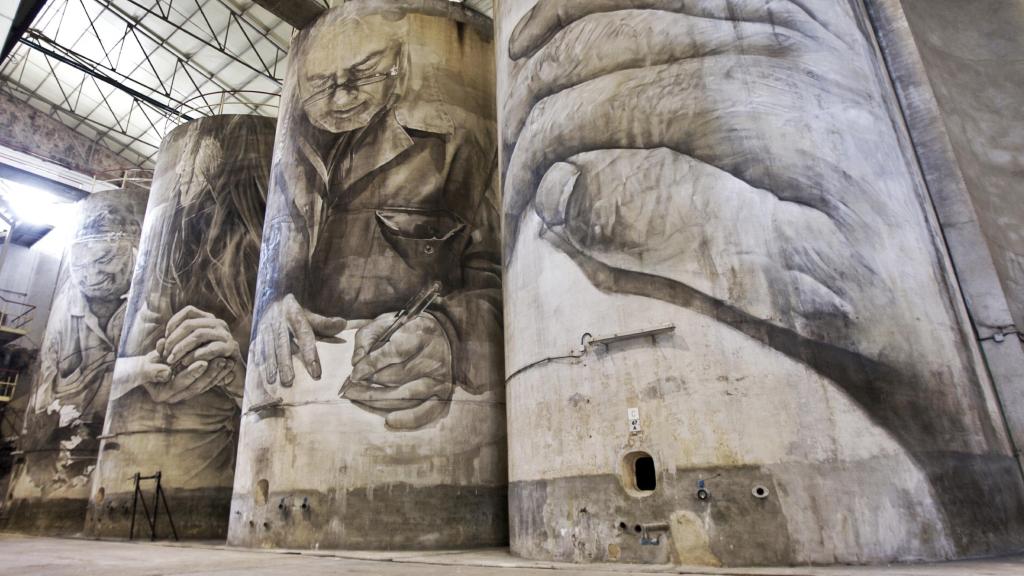 Obra de Guido Van Helten en la Bodega Solar de Samaniego.