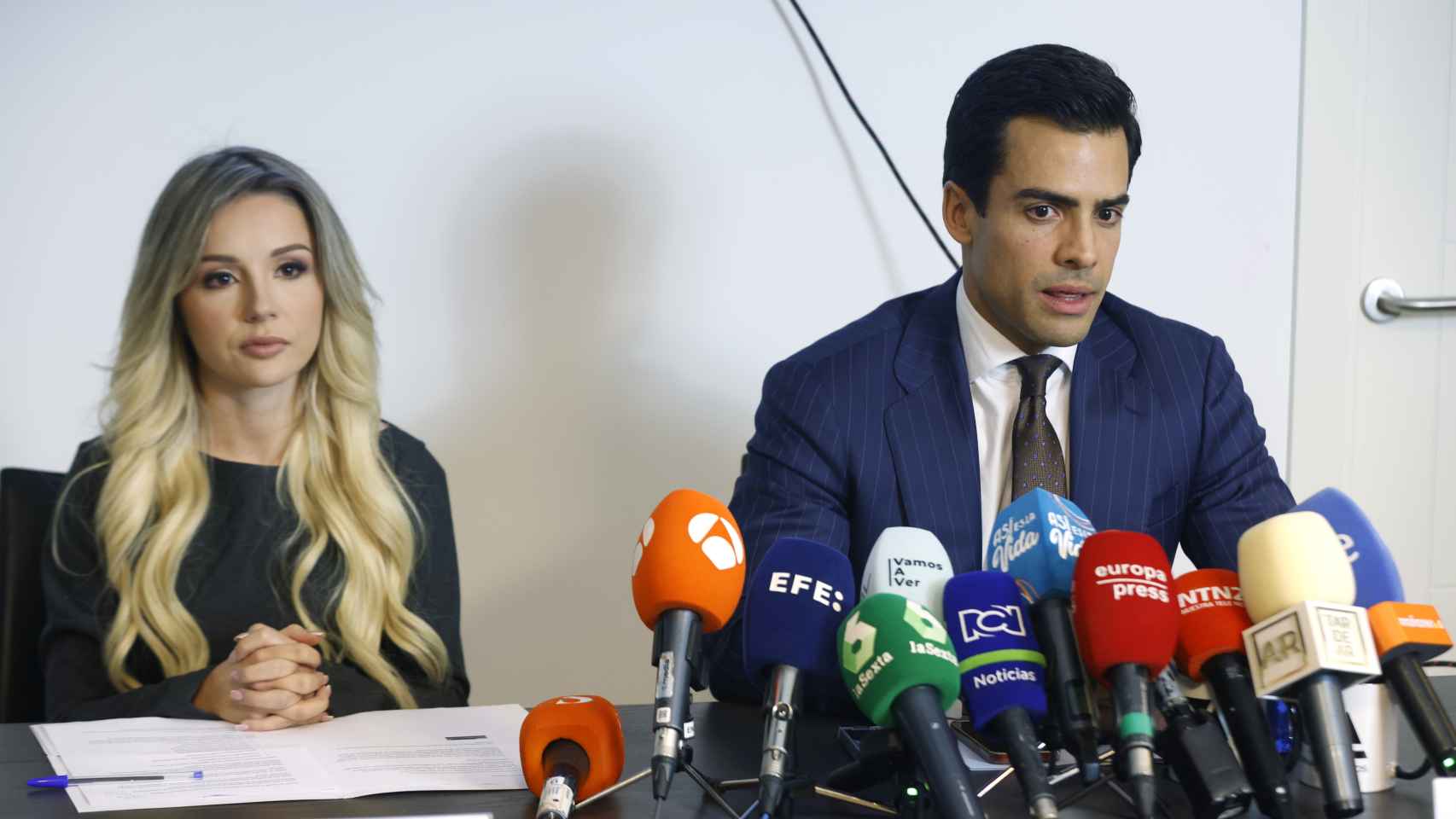 El despacho de abogados Ospina Abogados en la rueda de prensa.