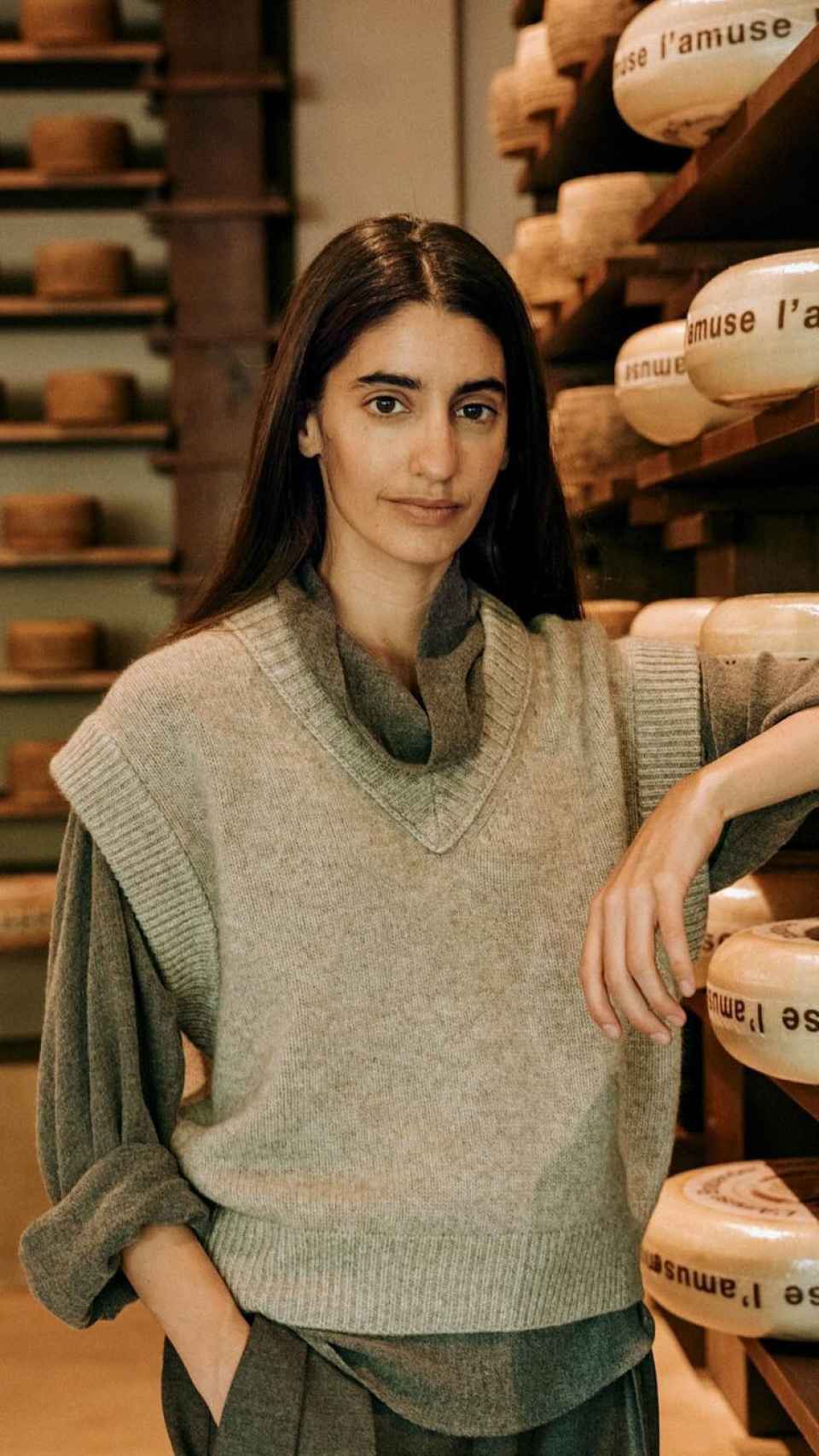 Clara Diez en su tienda de quesos Formaje.
