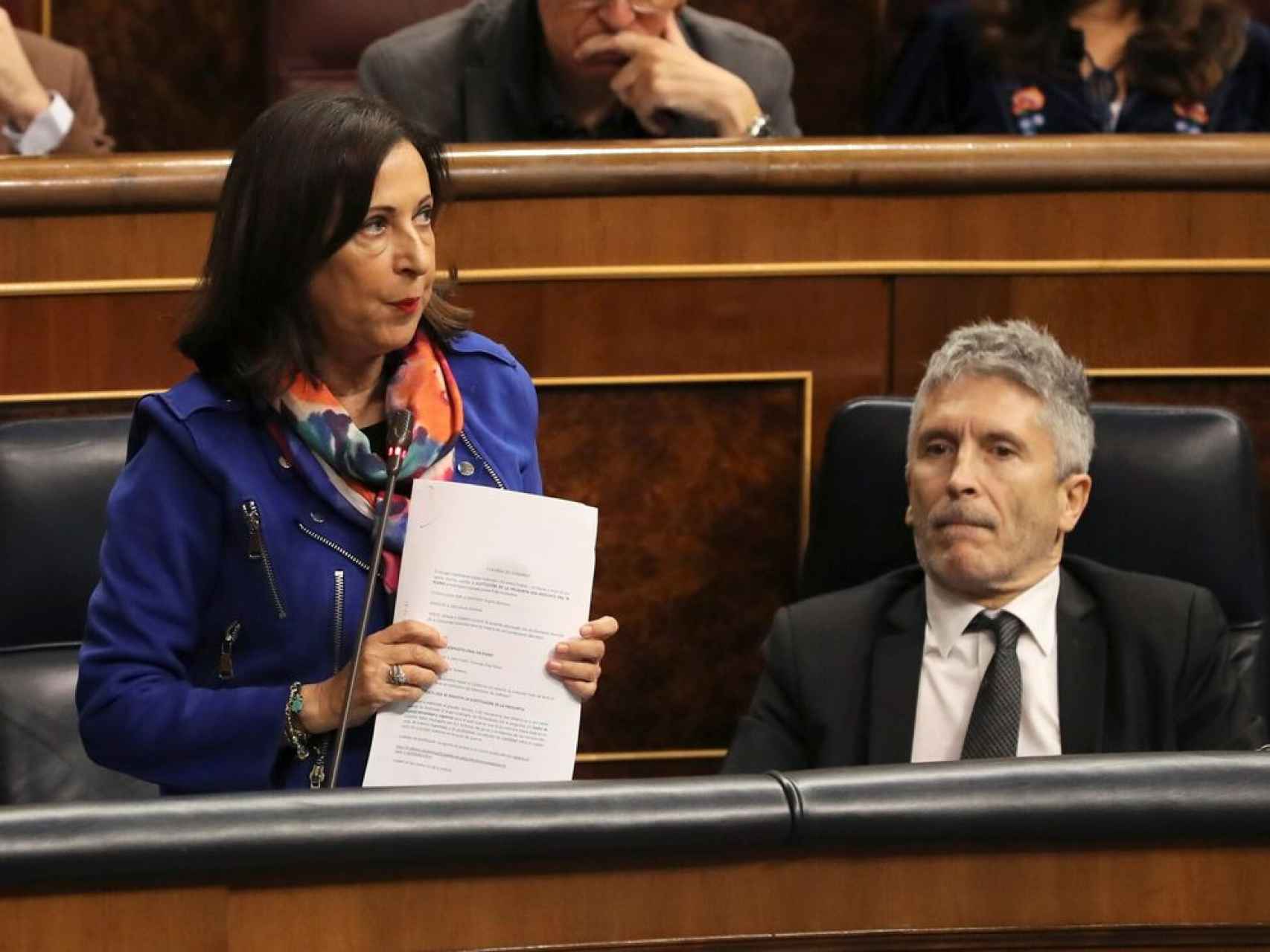 Margarita Robles y Fernando Grande-Marlaska, en sus escaños del Congreso de los Diputados.