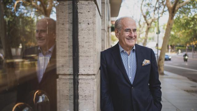 El cirujano plástico en la entrada del Instituto de Benito en Madrid