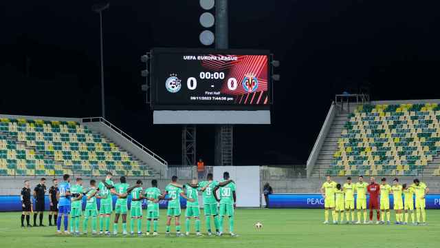 Minuto de silencio en el encuentro entre el Maccabi Haifa y el Villarreal