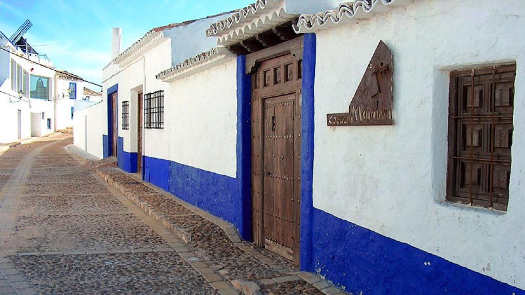 Una calle de Campo de Criptana (Ciudad Real). / Foto: Wikipedia.