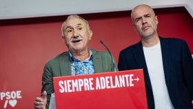 El secretario general de la Unión General de Trabajadores, Pepe Álvarez (i), y el secretario general de Comisiones Obreras, Unai Sordo (d).