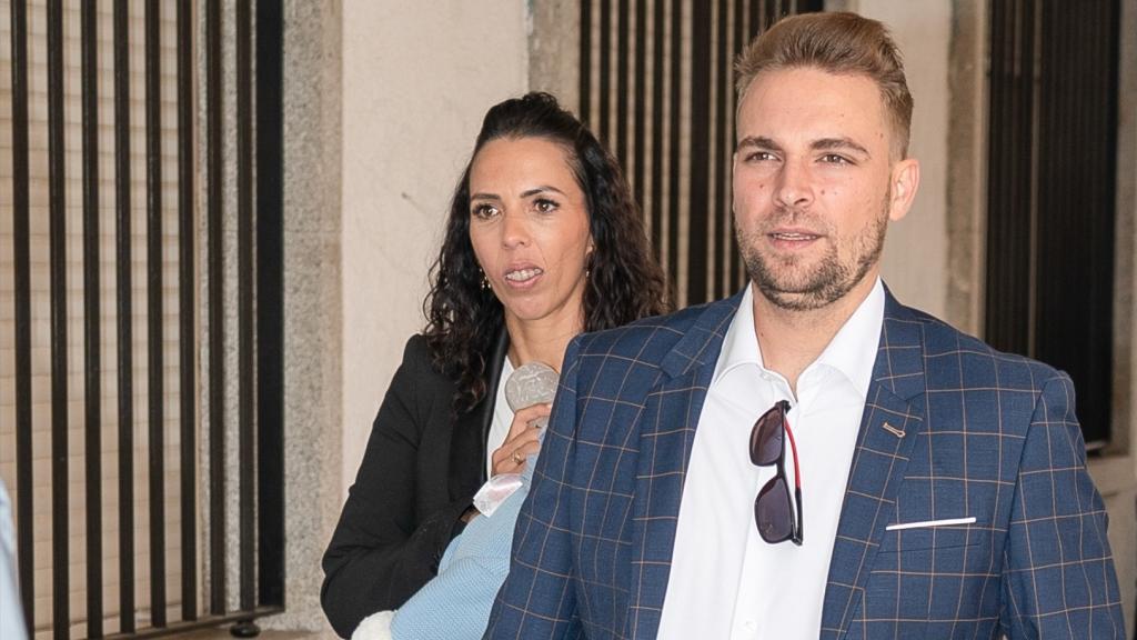 José María y Paola, su mujer, en el bautizo de su hijo Marc.