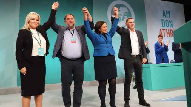 Oriol Junqueras y Arnaldo Otegui, el pasado fin de semana en Irlanda junto a varios dirigentes del Sinn Féin.