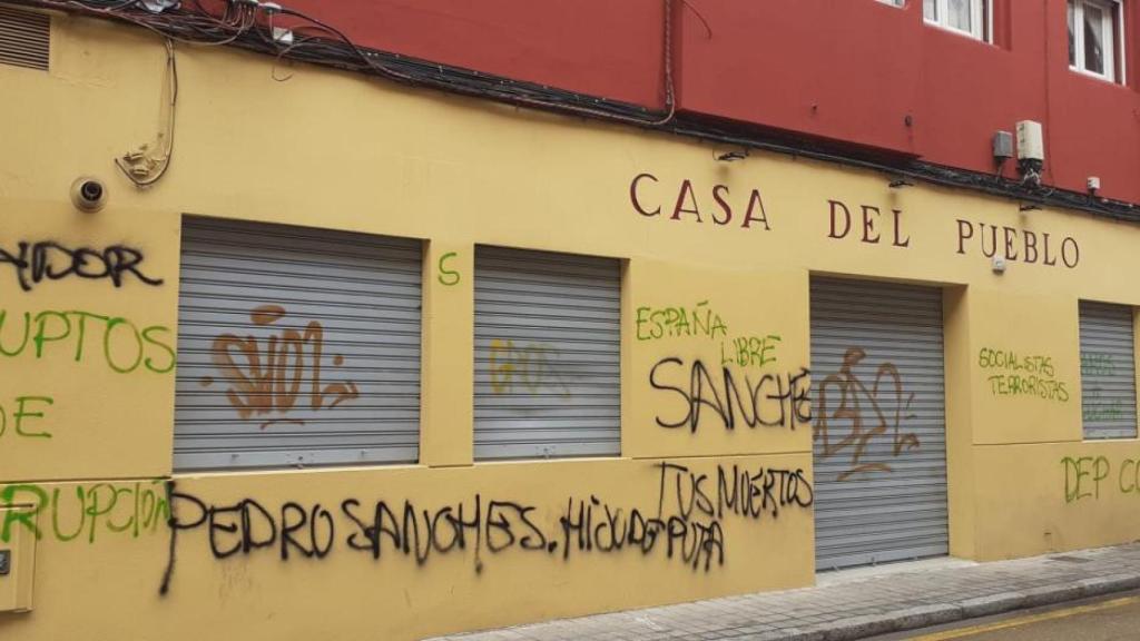 Pintadas en la sede del PSOE de Cuenca. Imagen cedida por Castilla-La Mancha Media (CMM).