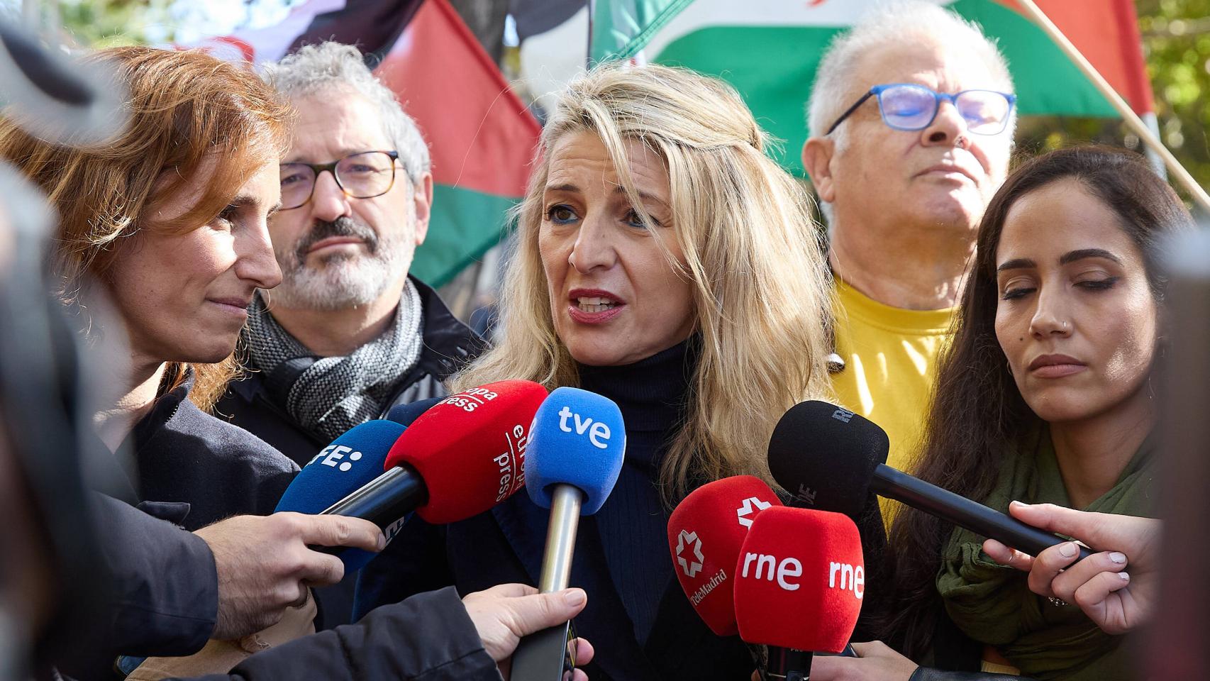 La portavoz de Más Madrid en la Asamblea de Madrid, Mónica García, la líder de Sumar, Yolanda Díaz, y la diputada de Sumar, Tesh Sidi, atienden a los medios de comunicación