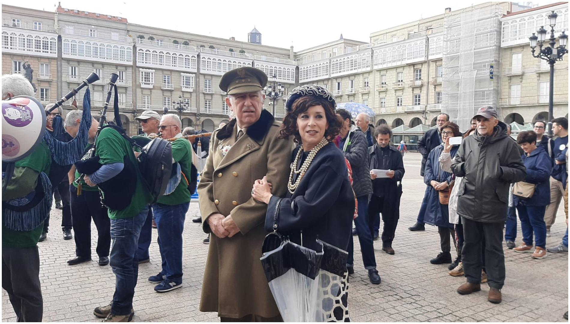 Franco y Carmen Polo en la manifestación (foto: BNG A Coruña)