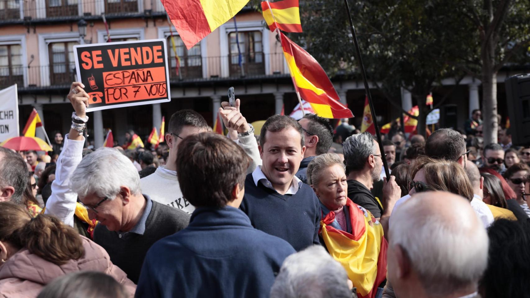 Carlos Velázquez, alcalde de Toledo, en la protesta de Zocodover. Fotos: Javier Longobardo