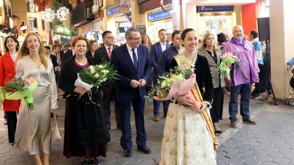 El desfile de este sábado tras la representación del hallazgo de la virgen en Benidorm.