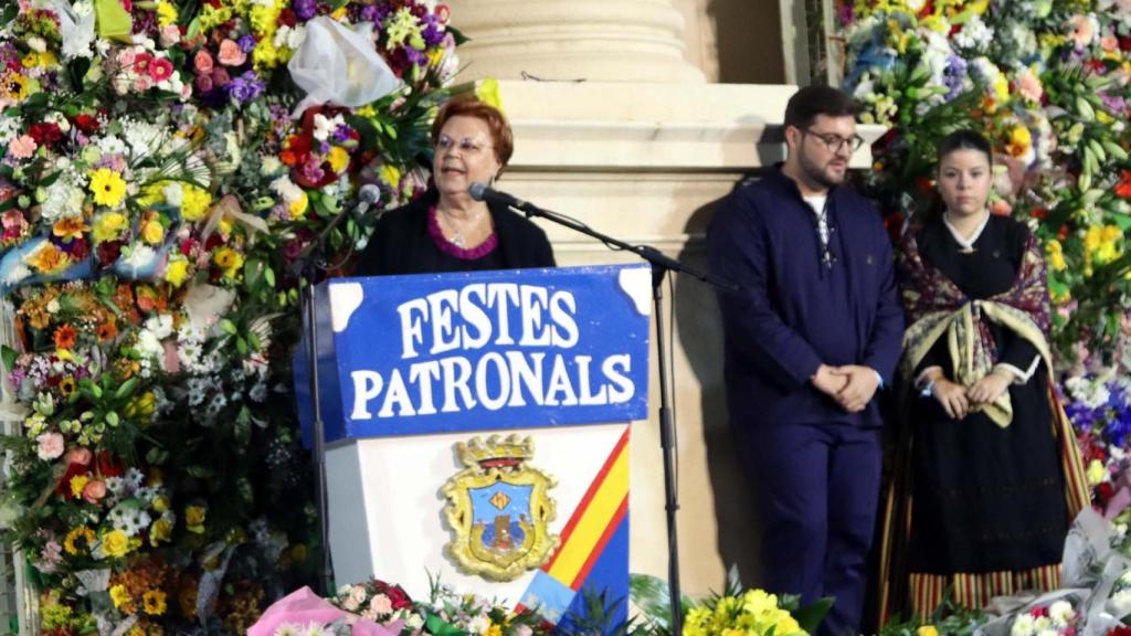 Magdalena Simarro, en la lectura del pregón oficial de las fiestas de Benidorm.