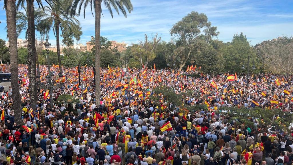 Miles de personas este domingo en el acto convocado por el PP. EE