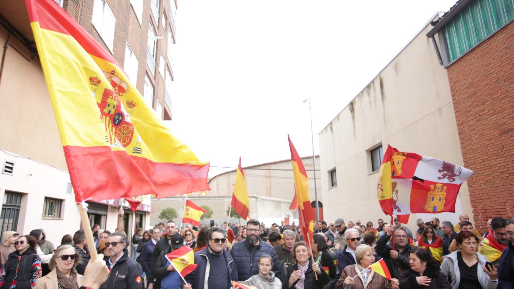 Concentración de Vox frente a la sede del PSOE de Zamora