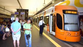 La Generalitat destaca el aumento de pasajeros en el TRAM respecto al 2022.