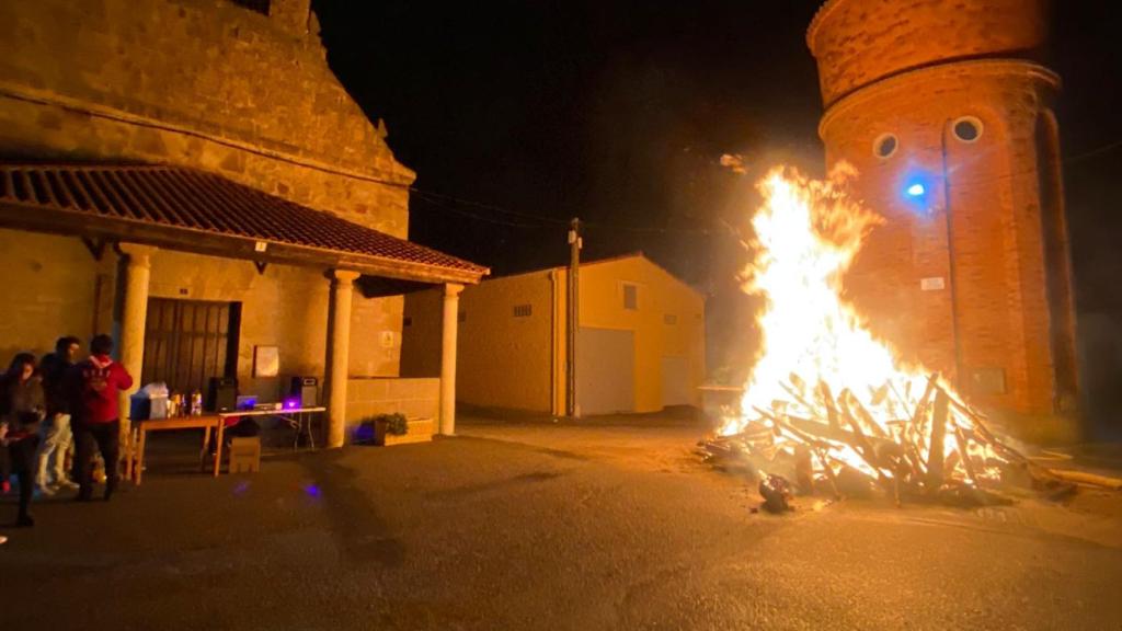 Fiesta en Cazurra por la noche