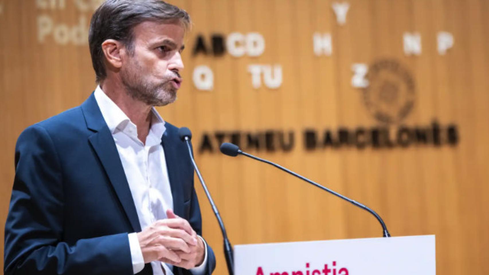 El exdiputado de En Comú Podem Jaume Asens interviene durante el acto de Sumar-Comuns.
