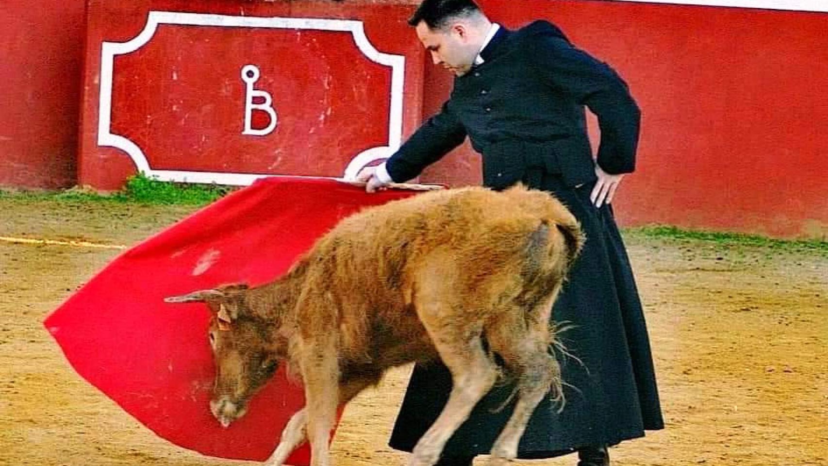 Las mejores imágenes del cura torero, Víctor Carrasco