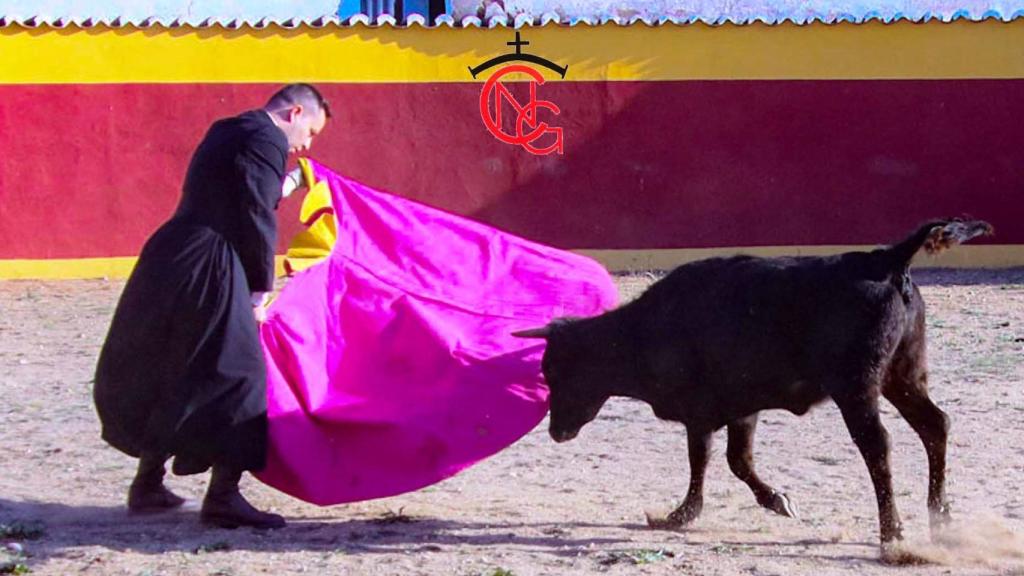 El cura-torero en un lance capotero