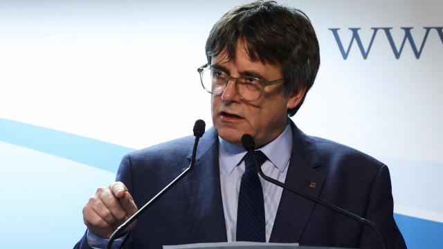 Carles Puigdemont, durante la rueda de prensa en Bruselas en la que anunció el acuerdo para investir a Sánchez