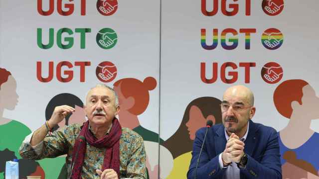 El secretario general de UGT, Pepe Álvarez (i), y el vicesecretario general de Política Sindical, Fernando Luján (d).