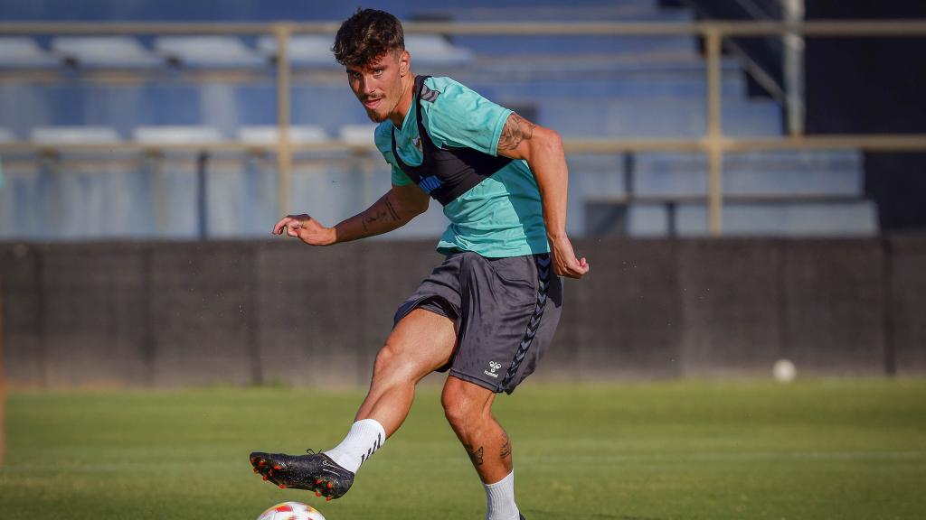 Diego Murillo durante un entrenamiento con el Málaga CF