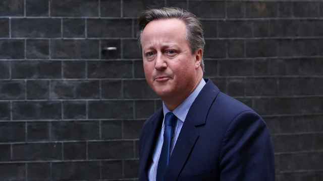 David Cameron a su llegada este lunes a Downing Street, minutos antes de ser nombrado nuevo ministro de Exteriores.