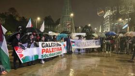 Concentración de apoyo a Palestina en el Obelisco de A Coruña.