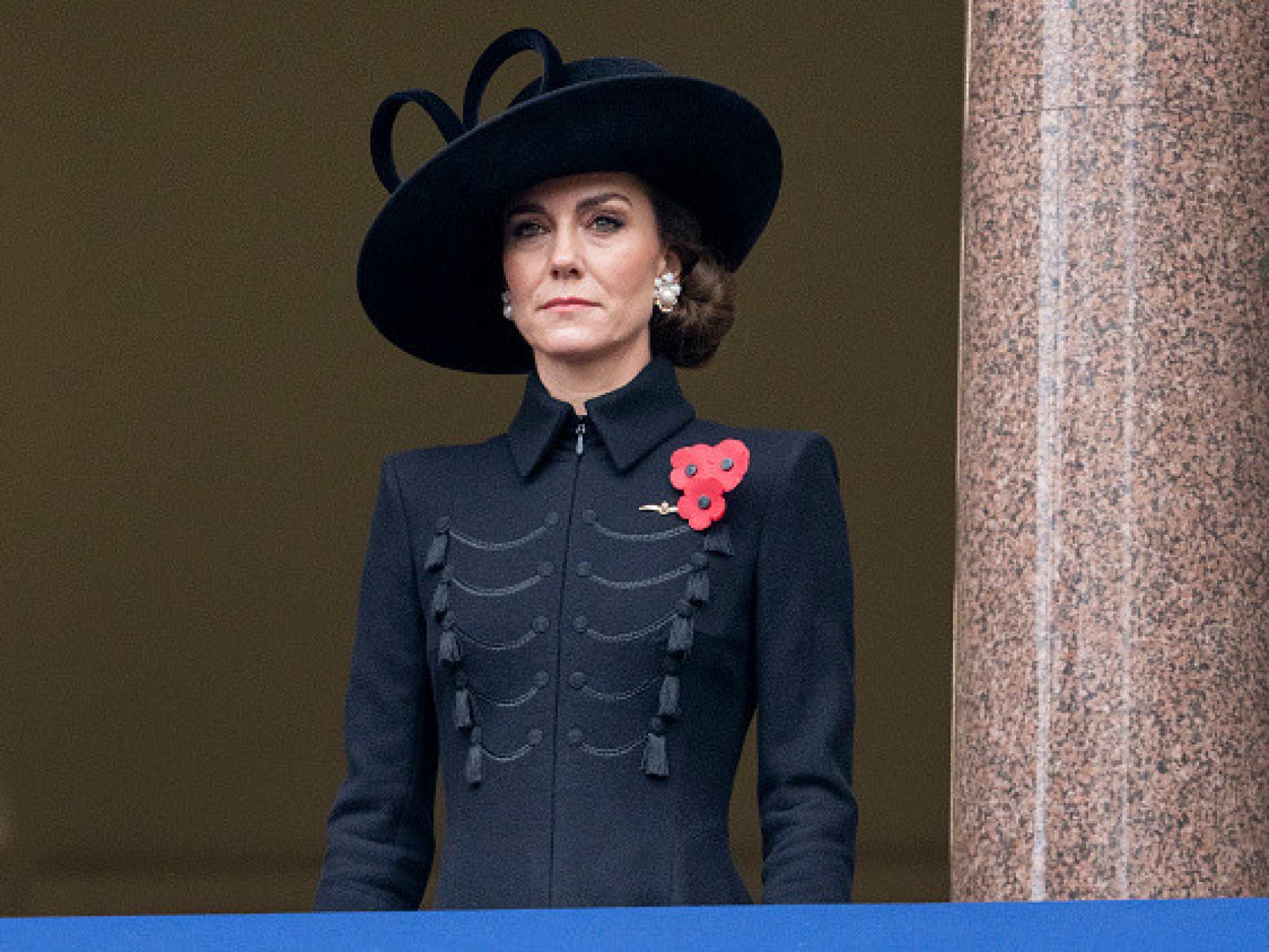 La esposa de Guillermo de Inglaterra, en el balcón.