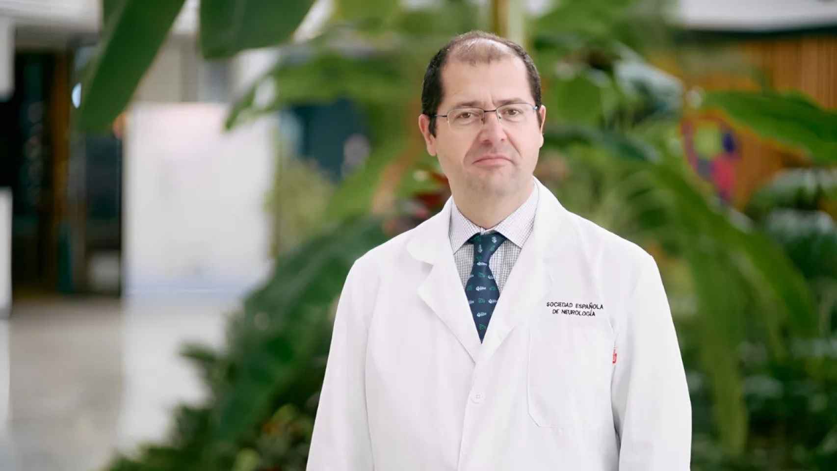 Pablo Irimia, portavoz de la Sociedad Española de Neurología, ha tratado a pacientes con neuralgia del trigémino.