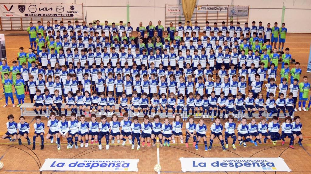 Foto de familia de C.D. Moprisala para la temporada 2023/2024.