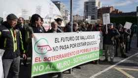La Plataforma por el Soterramiento del Ferrocarril en Valladolid se concentra frente a la Delegación del Gobierno para exigir a la delegada que los reciba