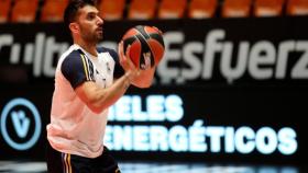 Campazzo, durante el calentamiento con el Real Madrid.