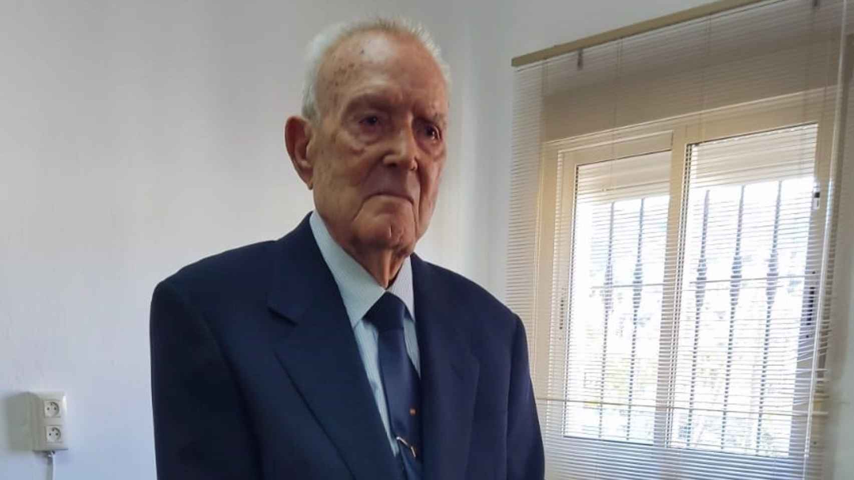 José Antonio Torres, el alcalde más longevo de España, de 98 años, de un pueblo de Almería.