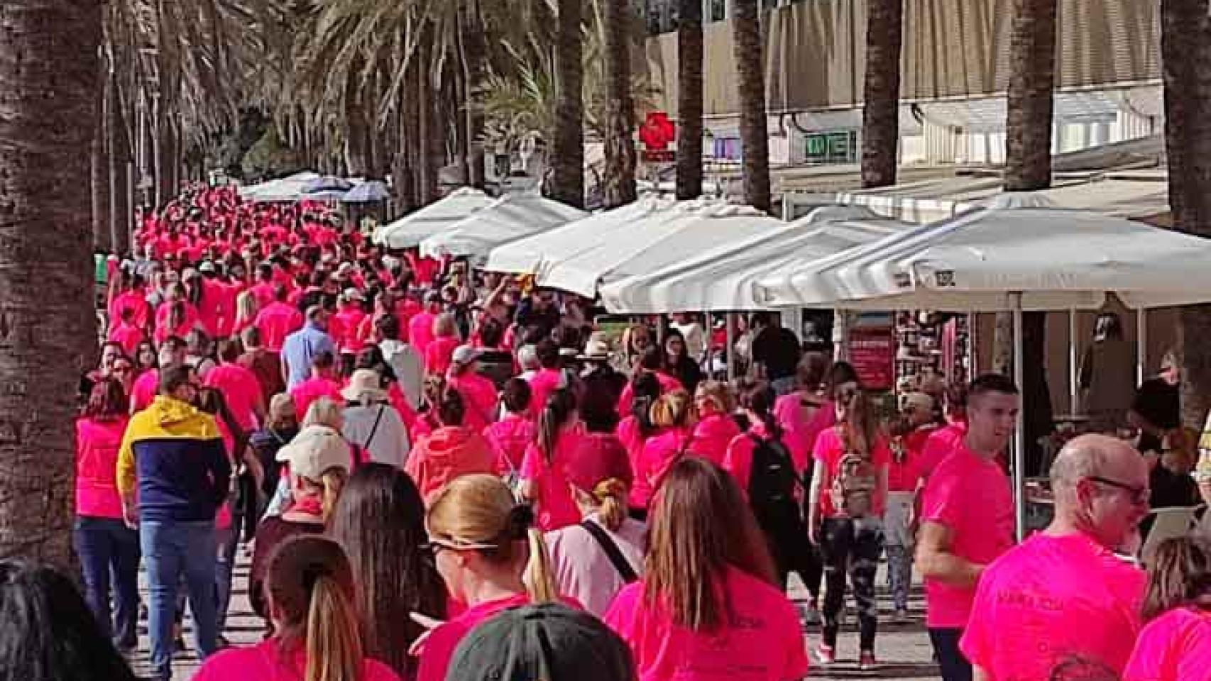 Una edición anterior de la carrera Marea Rosa en Marbella.