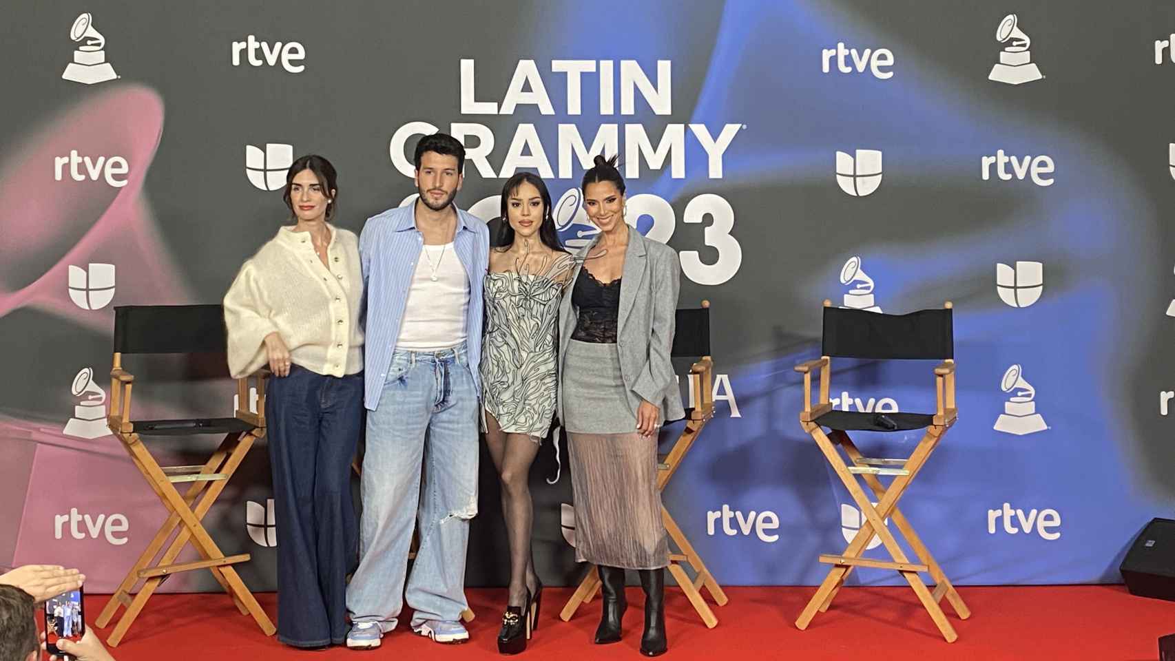 Los presentadores de la gala Latin Grammy 2023 en rueda de prensa.