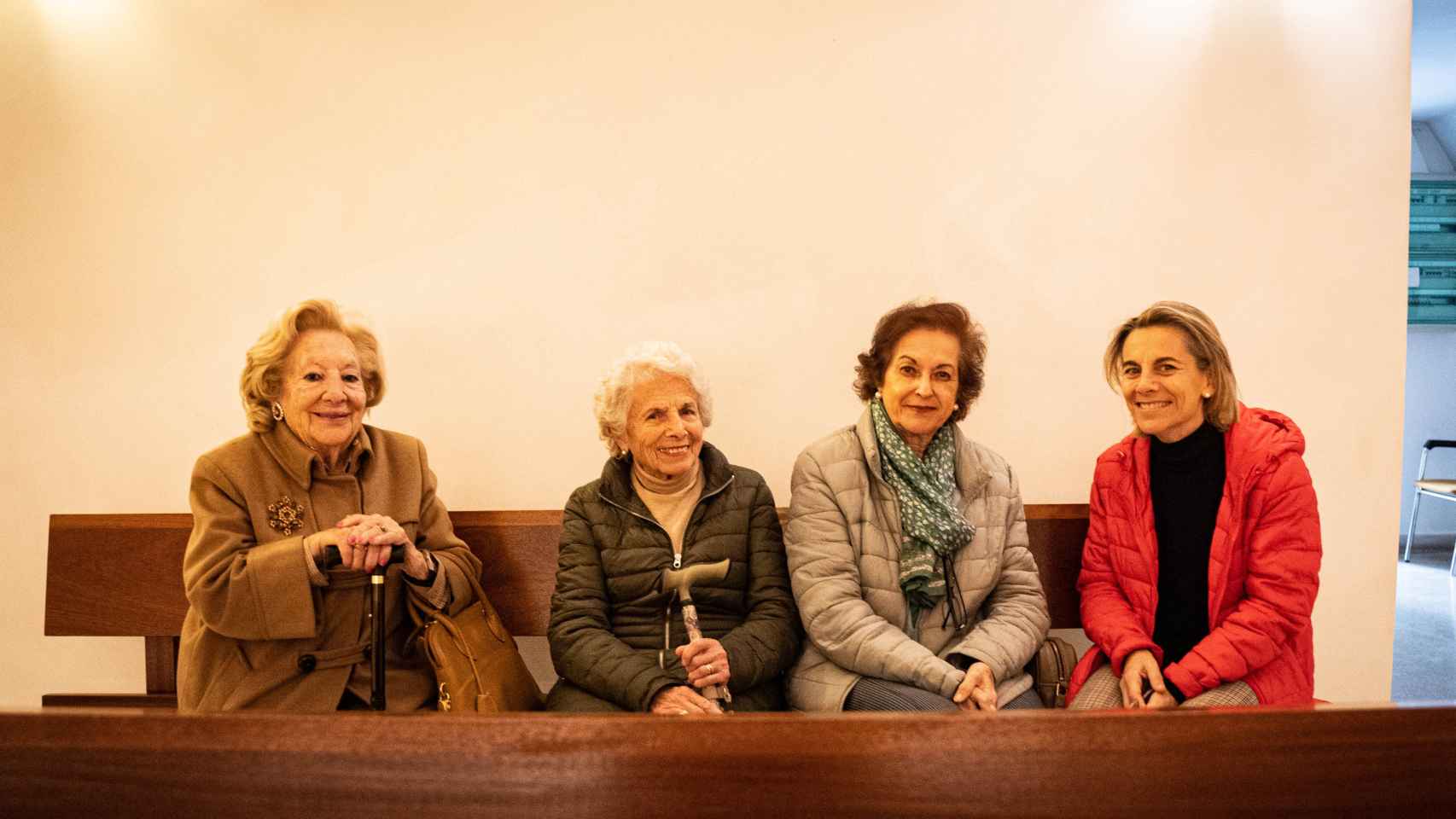 Pilar, Antonia, Amparo y Maria José, feligresas de la capilla.