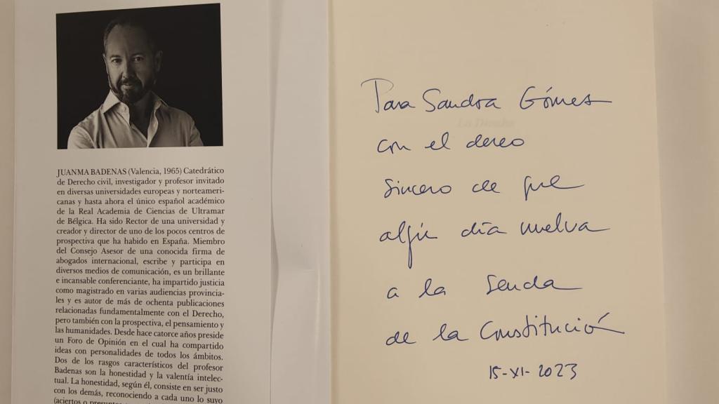Dedicatoria de Juanma Badenas (Vox) a la portavoz socialista, Sandra Gómez. EE