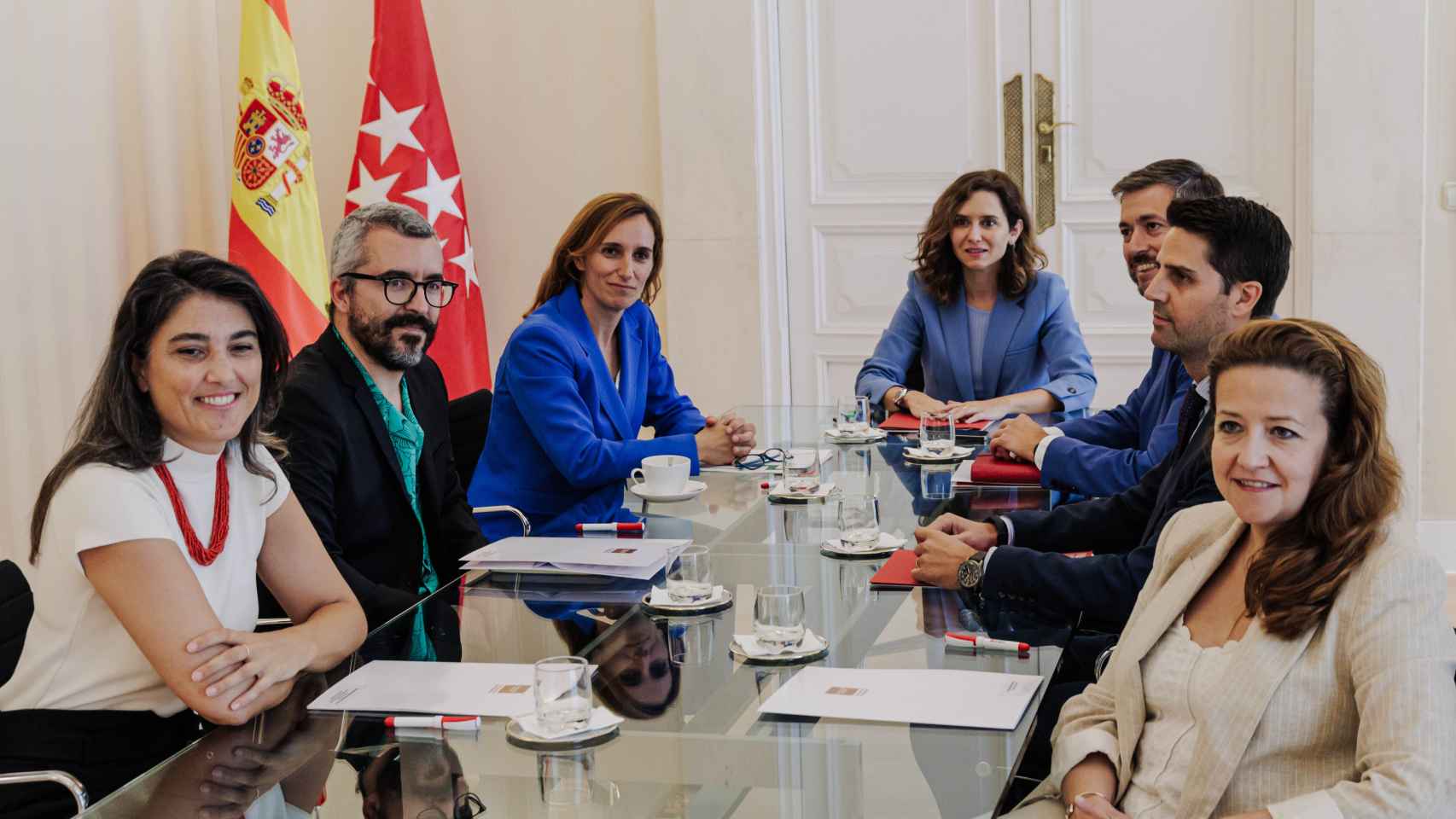 Los tres líderes de Más Madrid reunidos con el Gobierno de Ayuso este mes de septiembre.