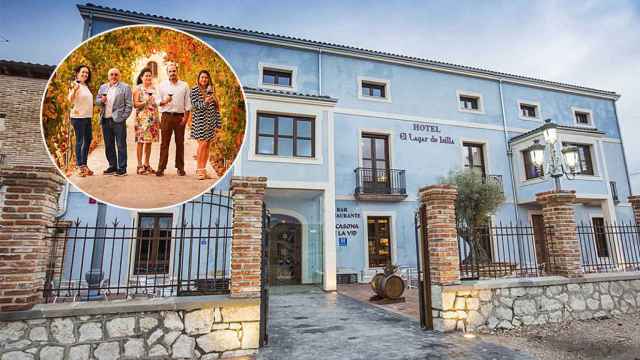 El espectacular hotel El Lagar de Isilla y la familia propietaria