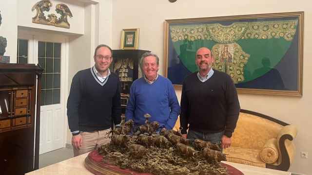 El alcalde de Ciudad Rodrigo, Marcos Iglesias, Pedro Gutiérrez Moya y el teniente de alcalde, Ramón Sastre