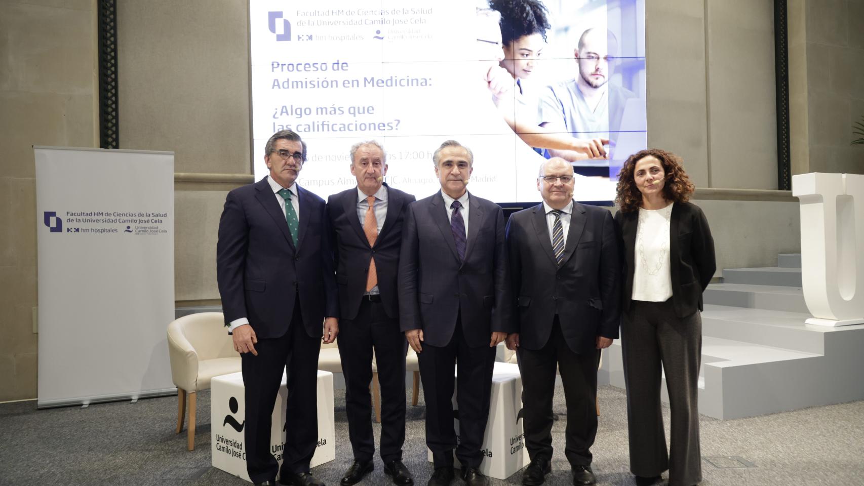 De izquierda a derecha: Juan Abarca, Tomás Cobo (presidente de la OMC), Héctor Escamilla (rector magnífico de la UCJC), Tomás Pingarrón (secretario general de Universidades) y Alicia de la Cuerda.