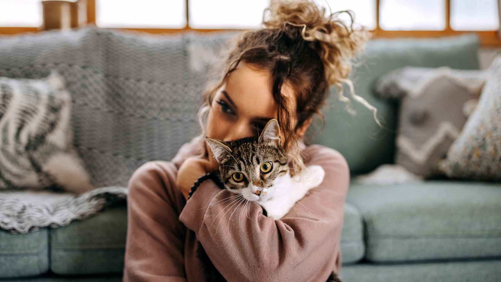 El estudio que demuestra que los gatos prefieren a las mujeres como dueño
