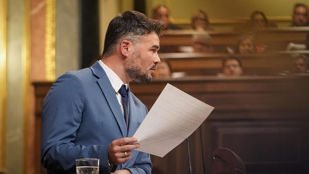 El portavoz parlamentario de ERC, Gabriel Rufián, durante el debate de investidura de Pedro Sánchez.