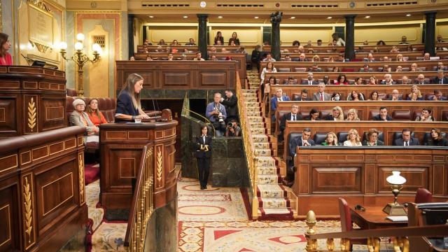 La portavoz de Junts, Míriam Nogueras, durante su intervención en la investidura.