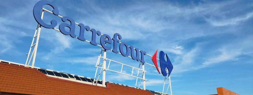 Fachada Carrefour.