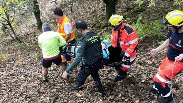 Rescate de la mujer accidentada.